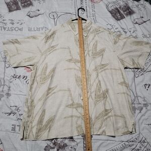Tommy Bahama Men Size XL Silk Floral button up shirt